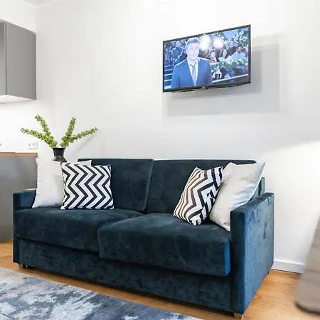 Stylish With Balcony And Parking