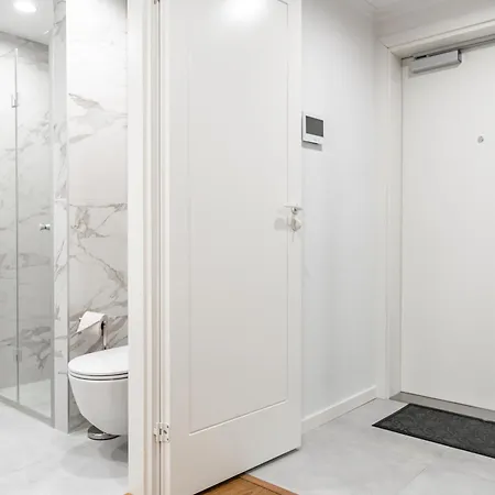 Stylish With Balcony And Parking