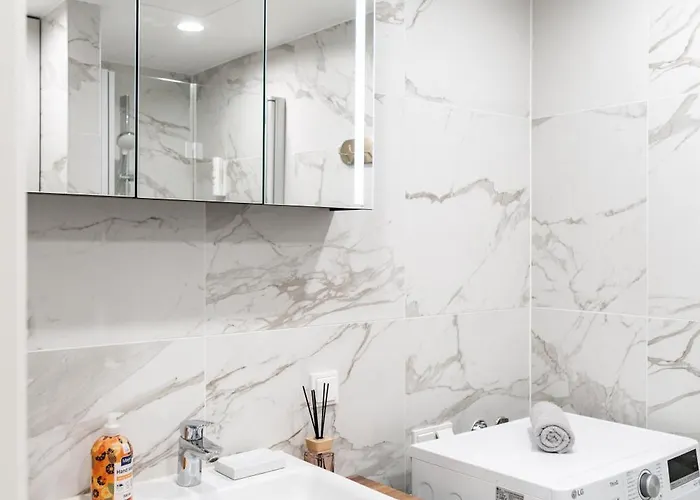 Stylish With Balcony And Parking