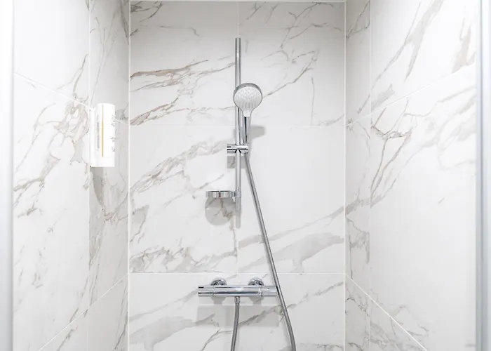 Stylish With Balcony And Parking Lägenhet